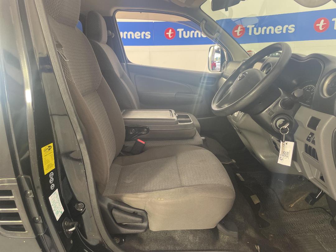 Photo '16' of Nissan Caravan Photo '16' of Nissan Caravan