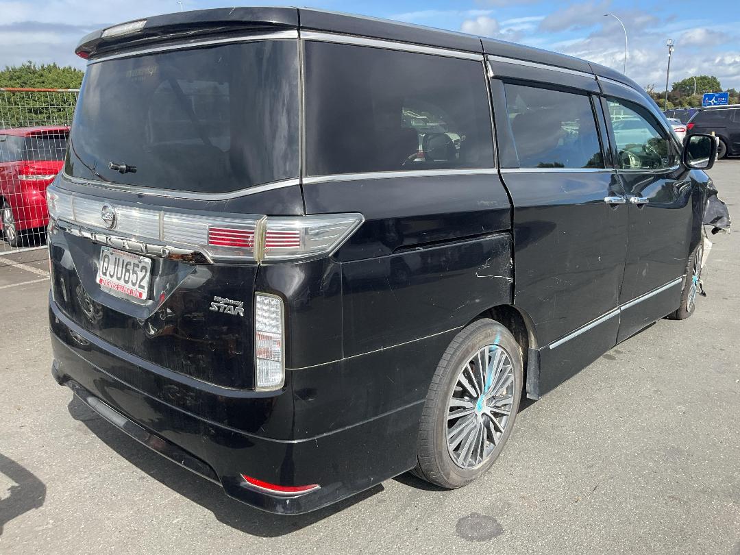 Photo '4' of Nissan Elgrand Photo '4' of Nissan Elgrand