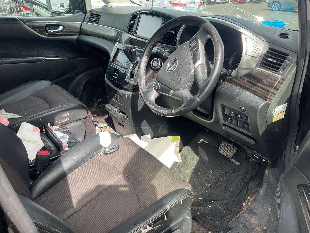 Photo '12' of Nissan Elgrand Photo '12' of Nissan Elgrand