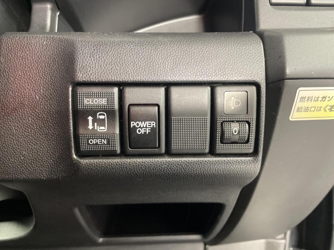 Photo '27' of Nissan Lafesta Photo '27' of Nissan Lafesta