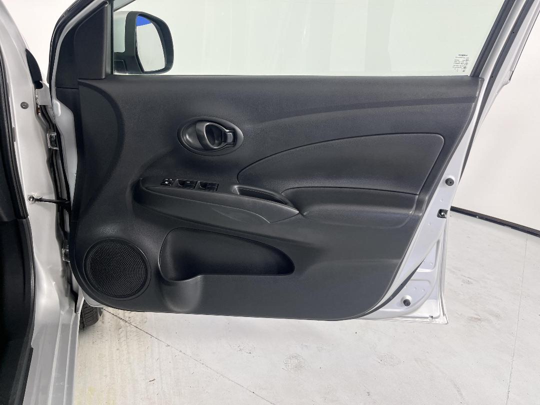 Photo '15' of Nissan Latio Photo '15' of Nissan Latio