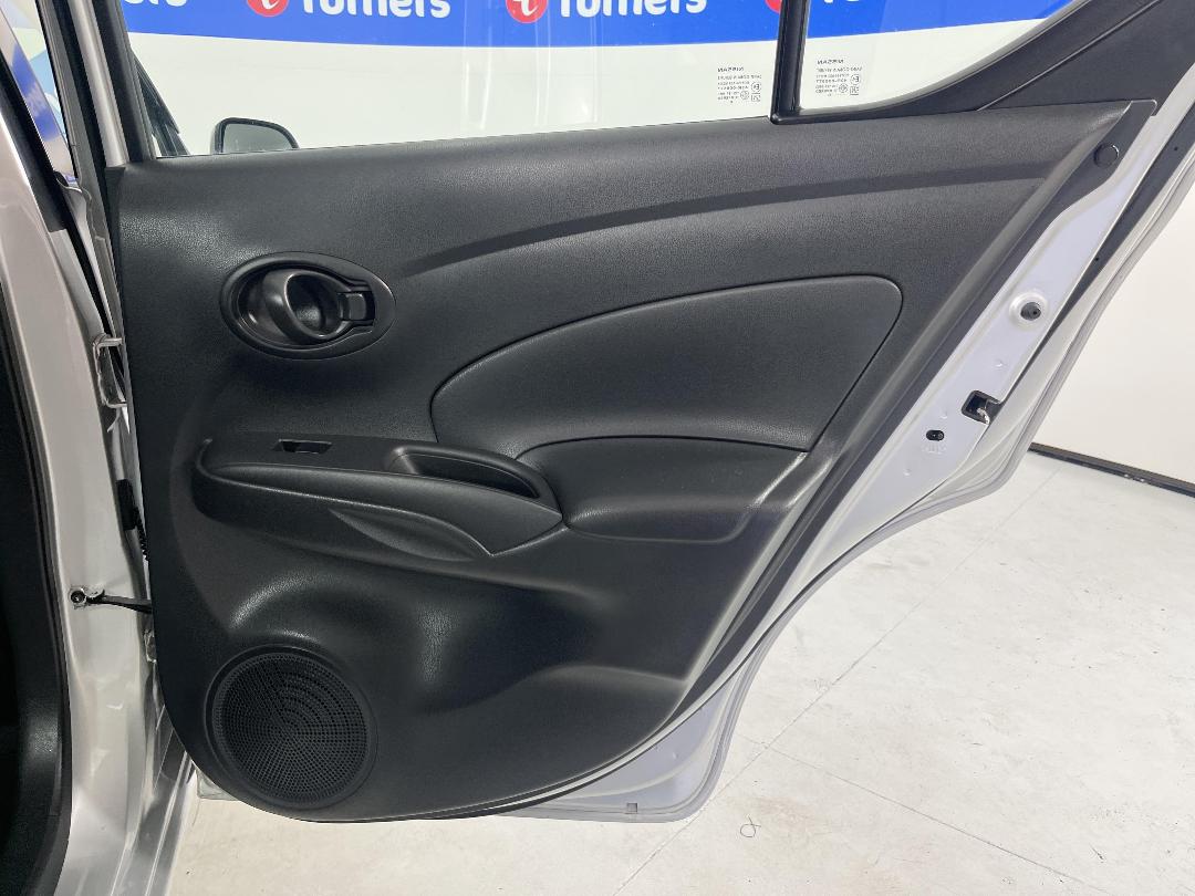 Photo '19' of Nissan Latio Photo '19' of Nissan Latio