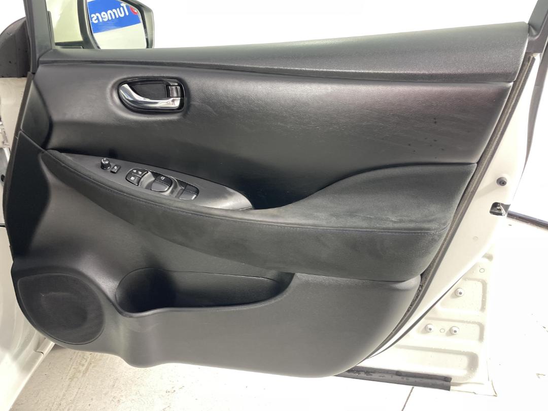 Photo '15' of Nissan Leaf Photo '15' of Nissan Leaf