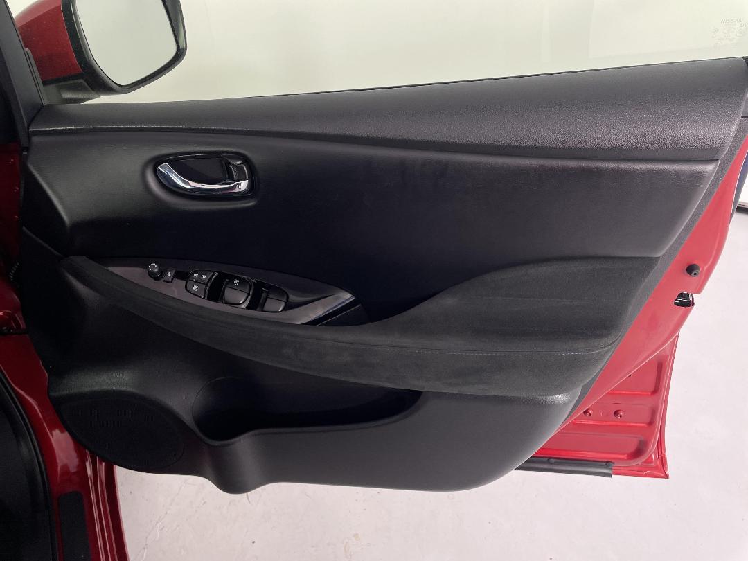 Photo '15' of Nissan Leaf