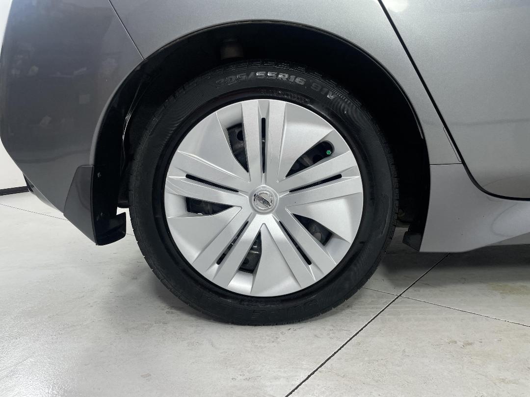 Photo '12' of Nissan Leaf