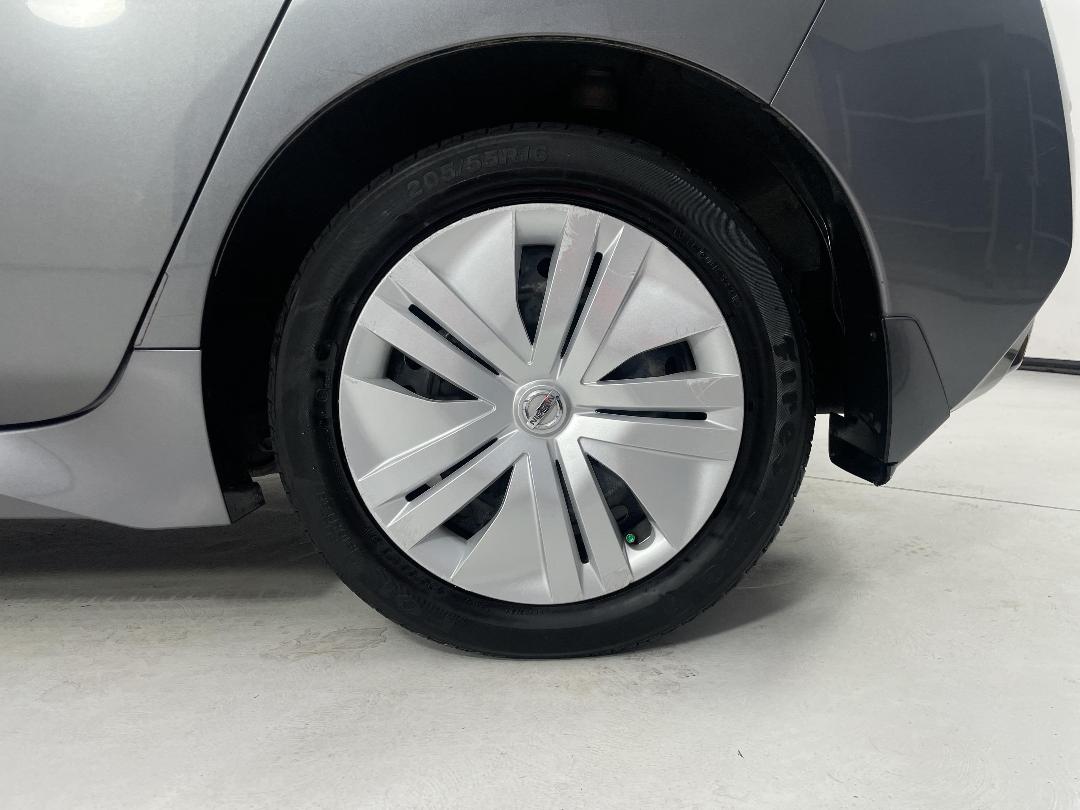 Photo '11' of Nissan Leaf