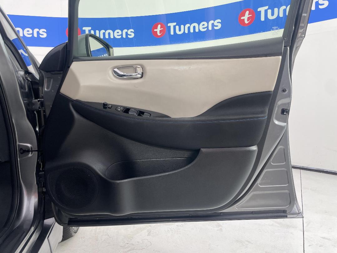 Photo '15' of Nissan Leaf