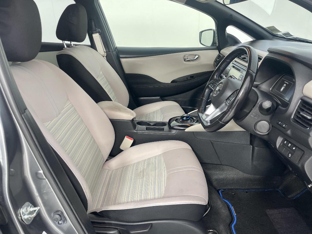 Photo '16' of Nissan Leaf