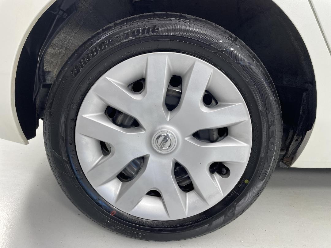 Photo '12' of Nissan Leaf