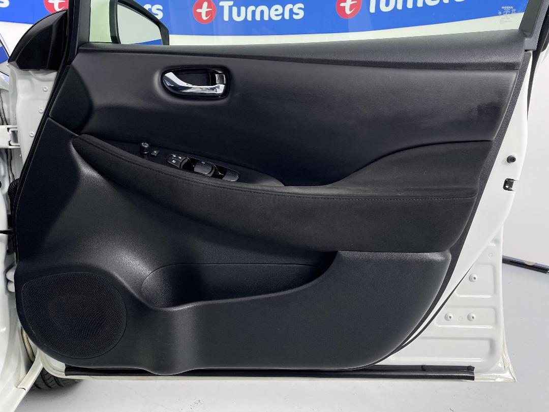 Photo '15' of Nissan Leaf