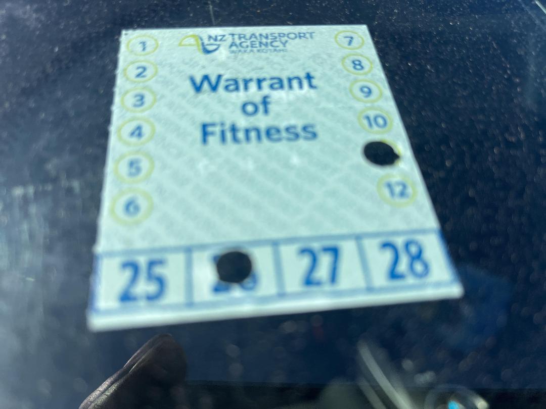 Photo '8' of Nissan Leaf