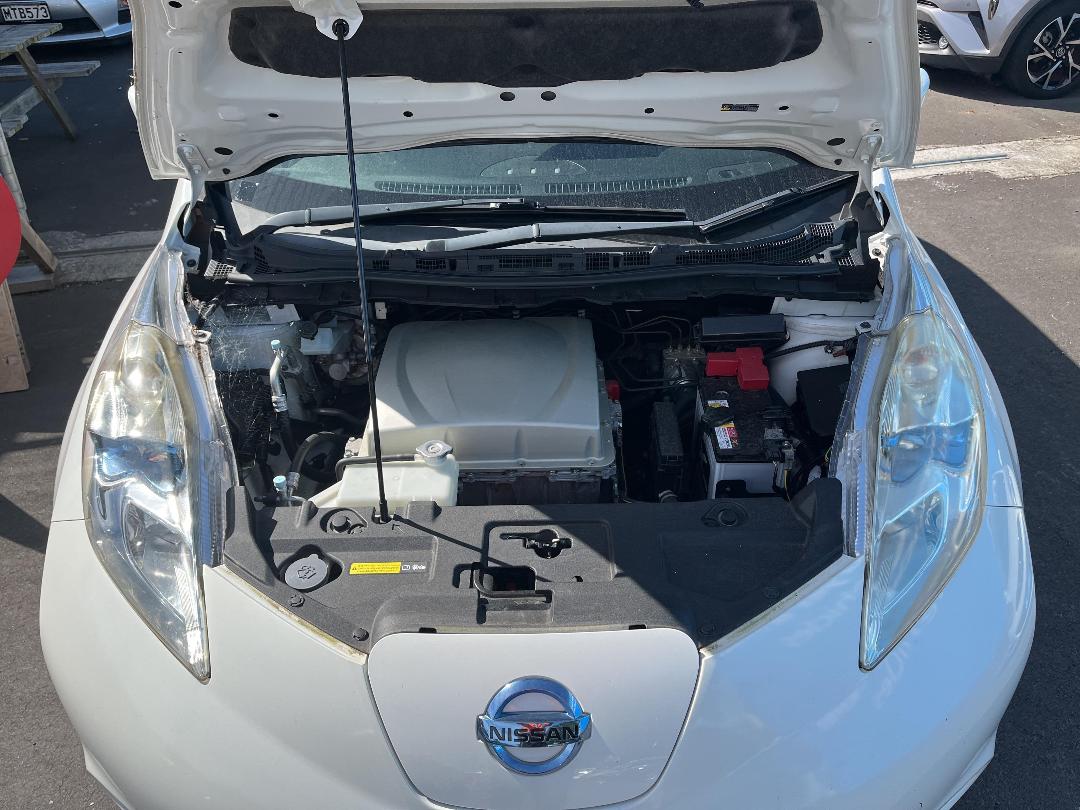 Photo '10' of Nissan Leaf