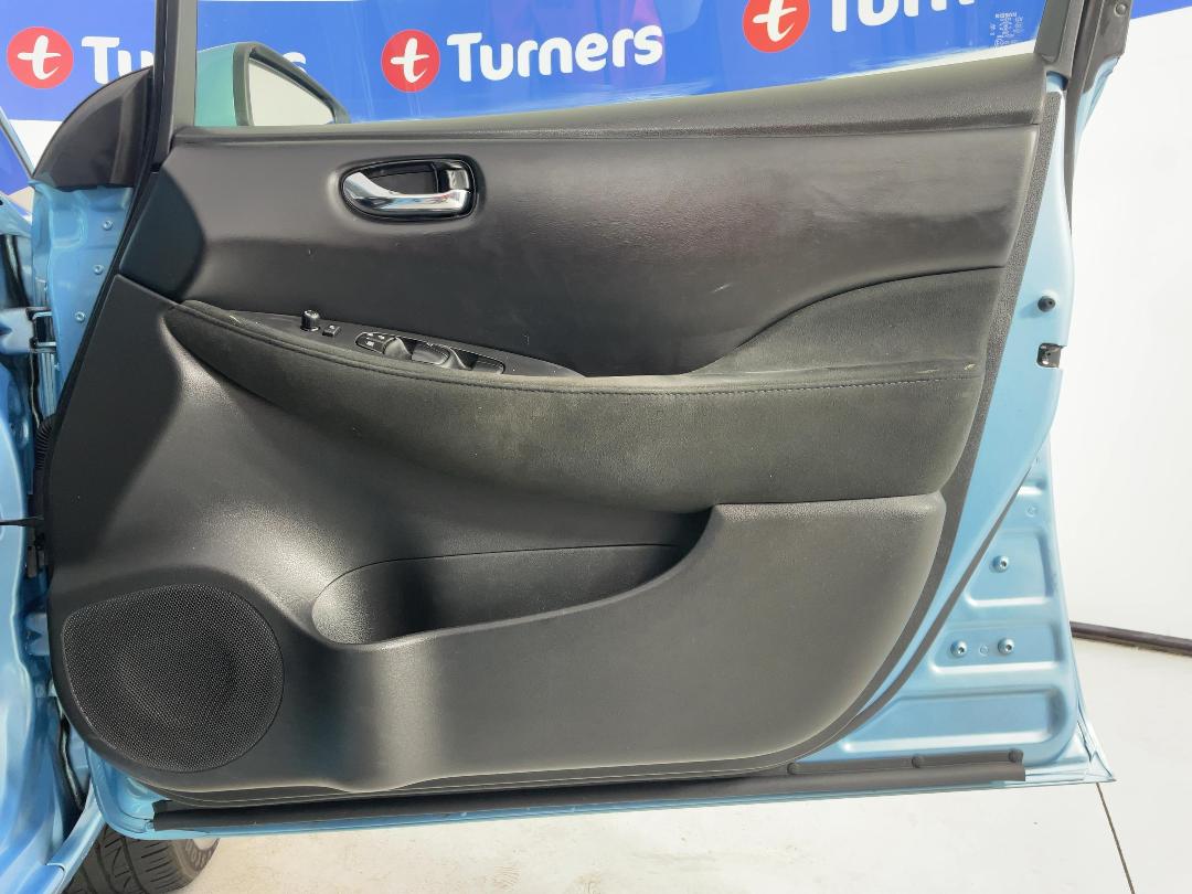 Photo '13' of Nissan Leaf