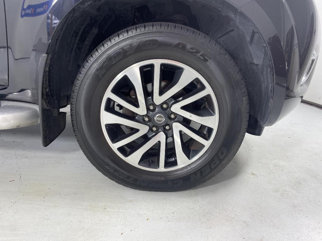 Photo '9' of Nissan Navara