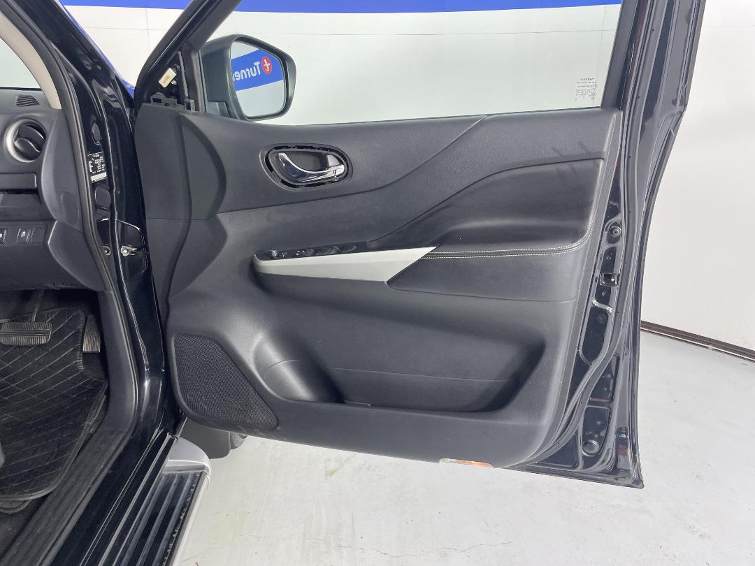 Photo '15' of Nissan Navara