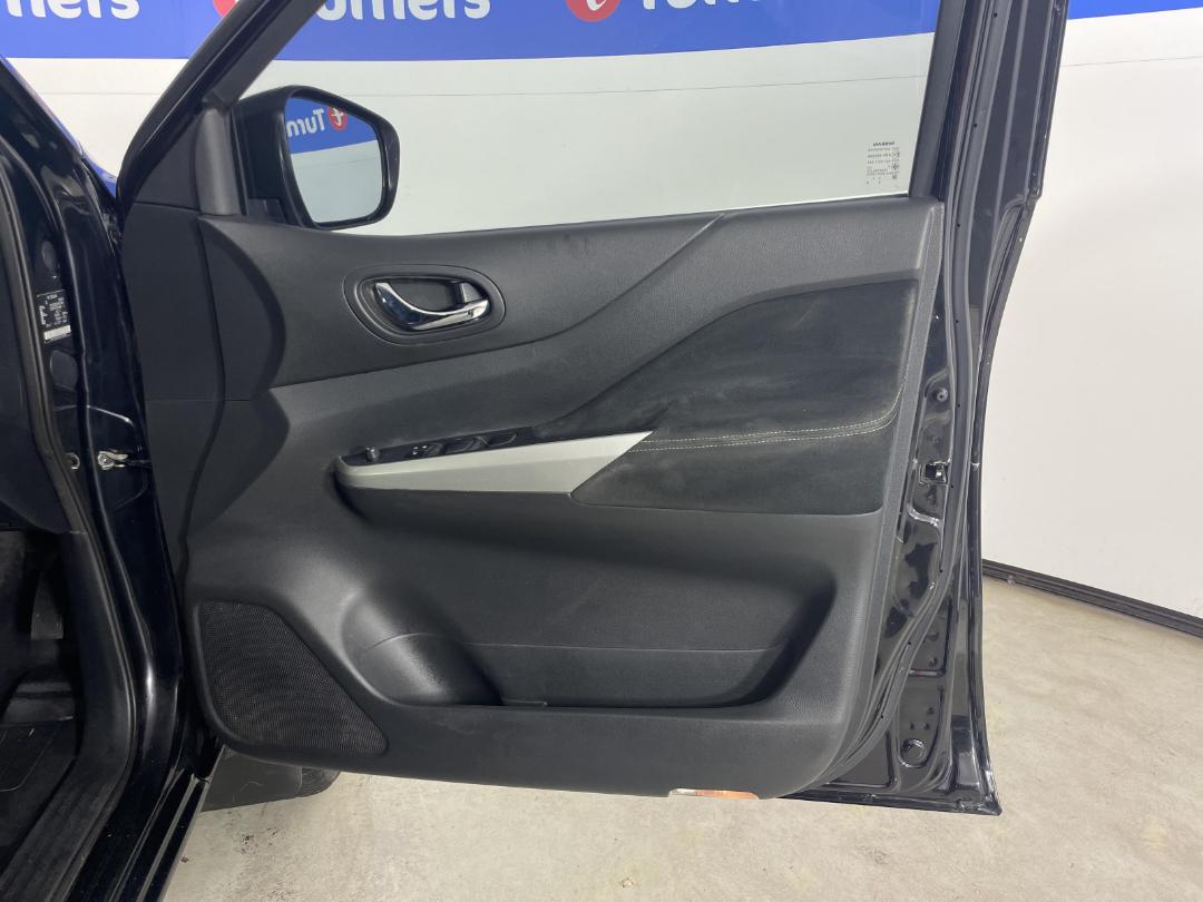 Photo '15' of Nissan Navara