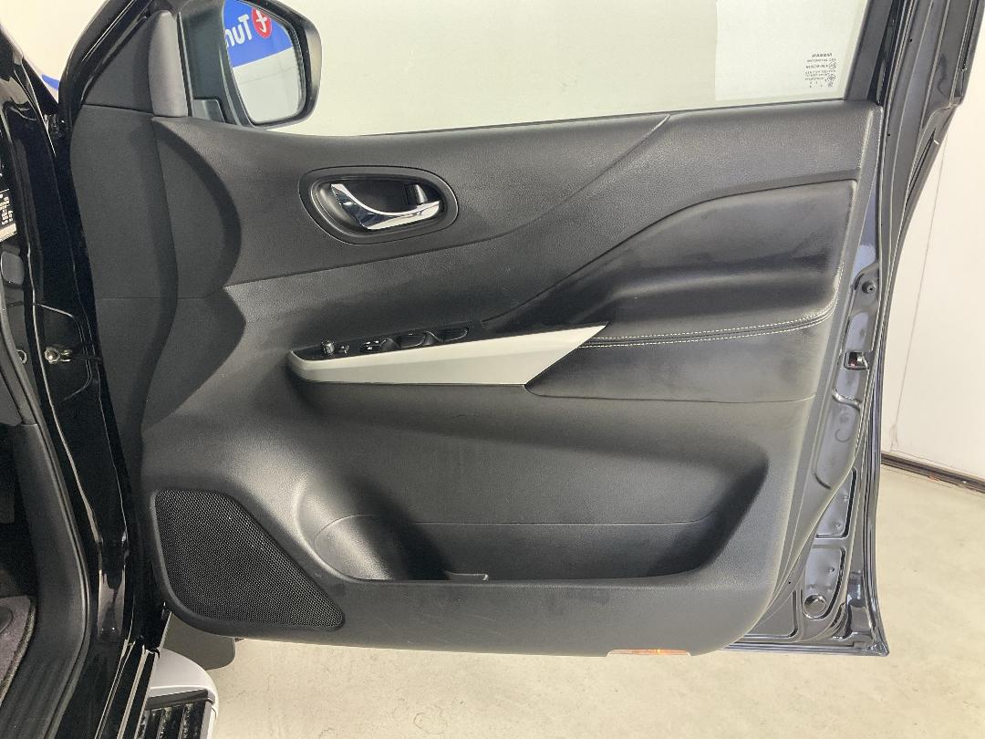 Photo '15' of Nissan Navara