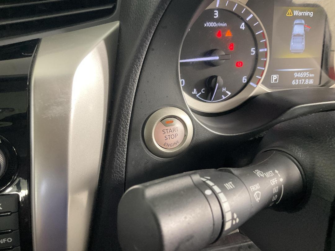 Photo '28' of Nissan Navara