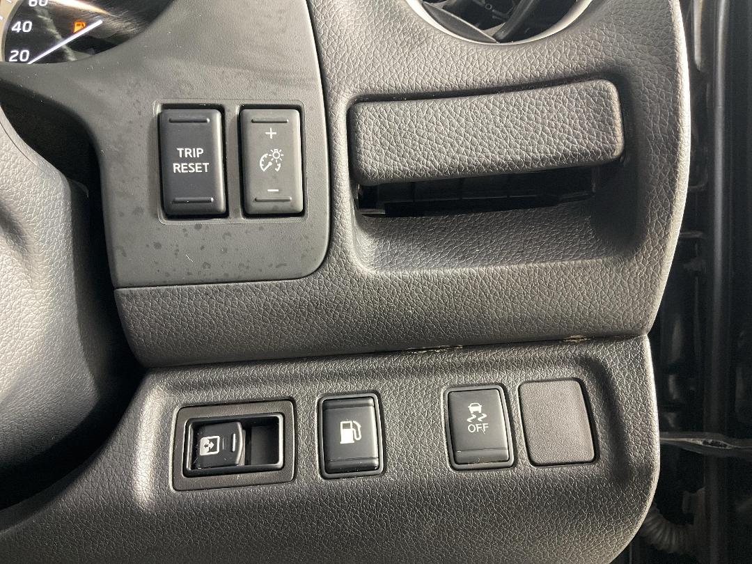 Photo '30' of Nissan Navara