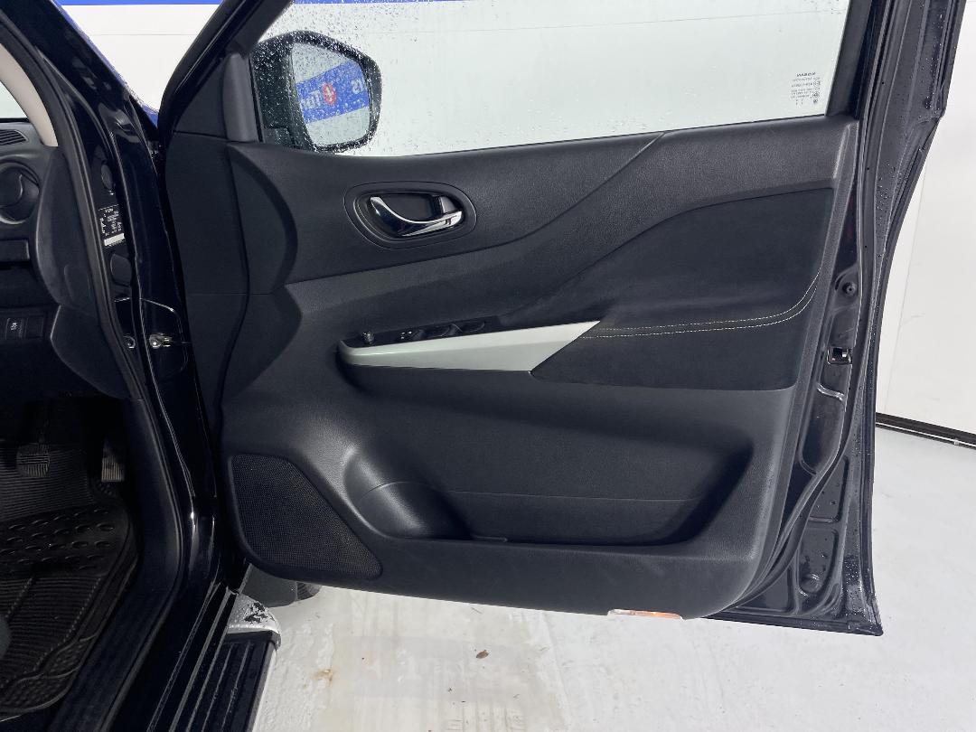 Photo '15' of Nissan Navara