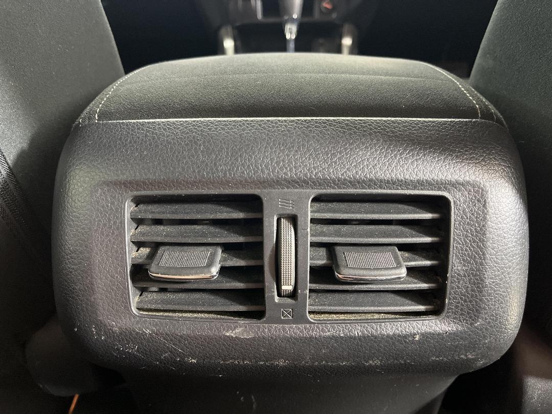 Photo '24' of Nissan Navara