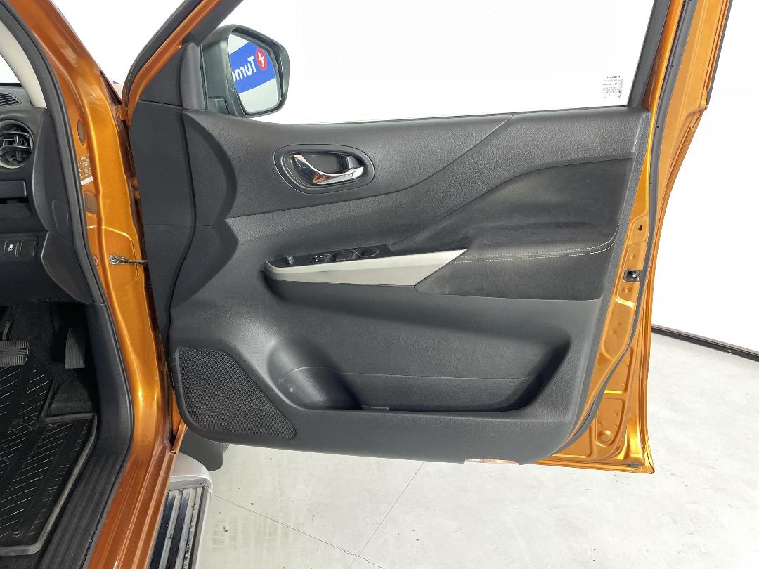 Photo '15' of Nissan Navara