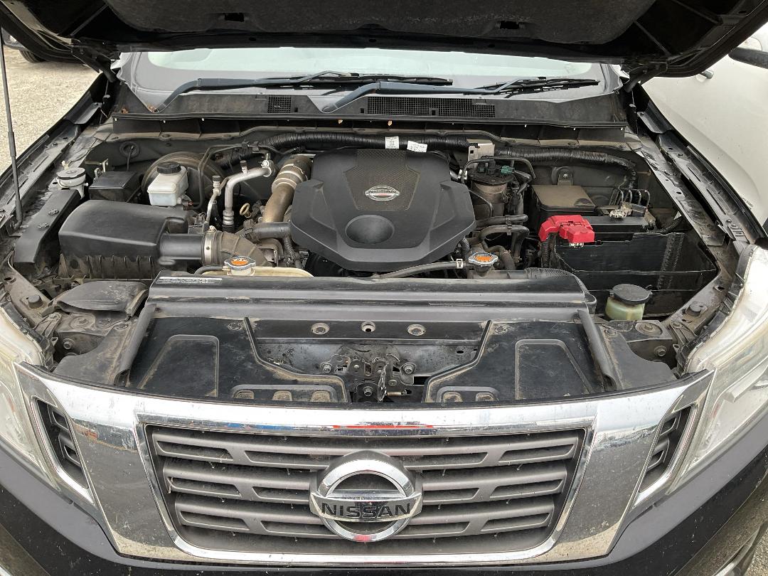 Photo '10' of Nissan Navara ST-X