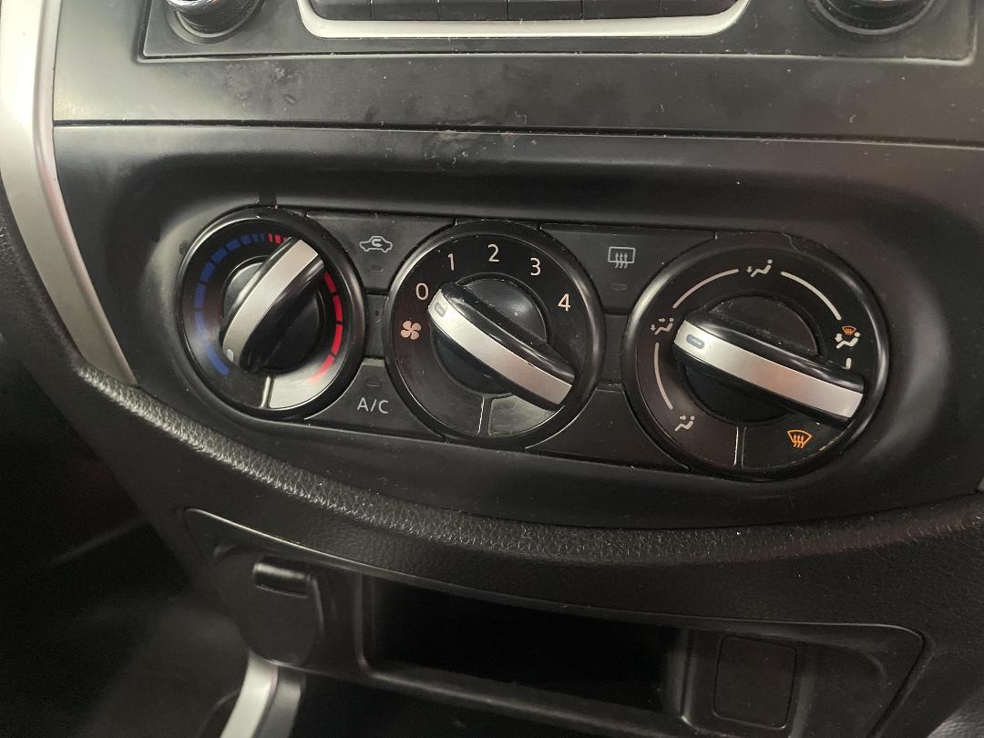 Photo '29' of Nissan Navara