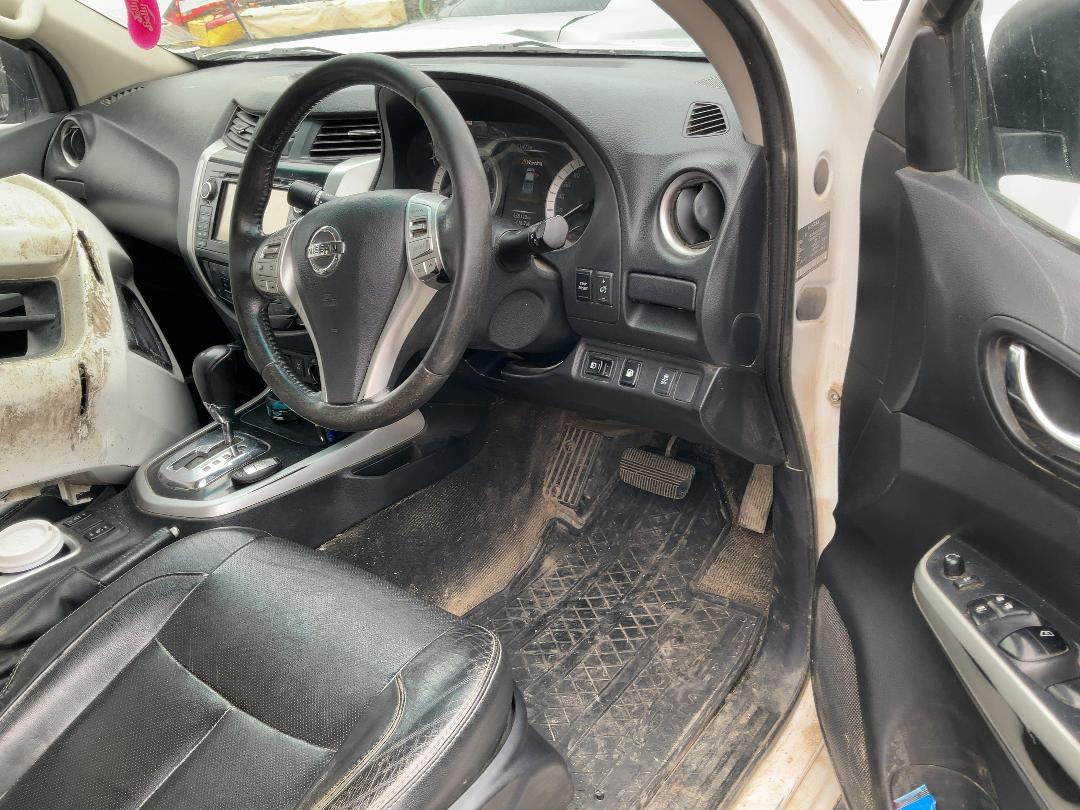 Photo '10' of Nissan Navara ST-X