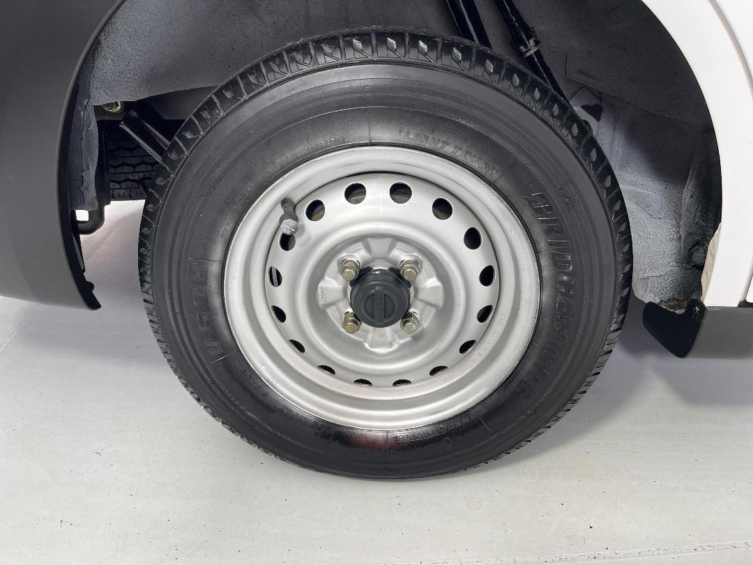 Photo '12' of Nissan NV150