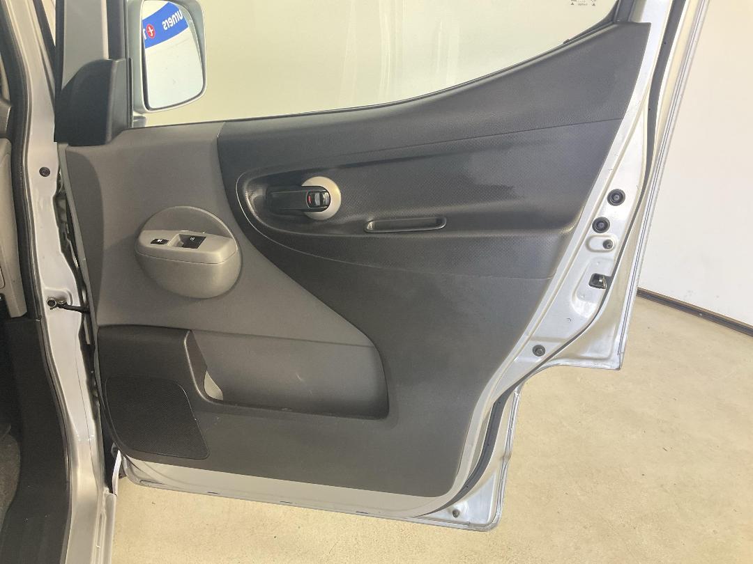 Photo '15' of Nissan NV200 Photo '15' of Nissan NV200