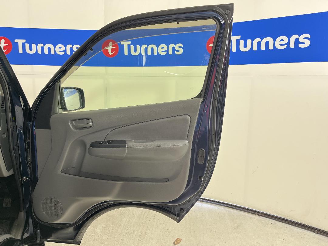 Photo '15' of Nissan NV350 Photo '15' of Nissan NV350