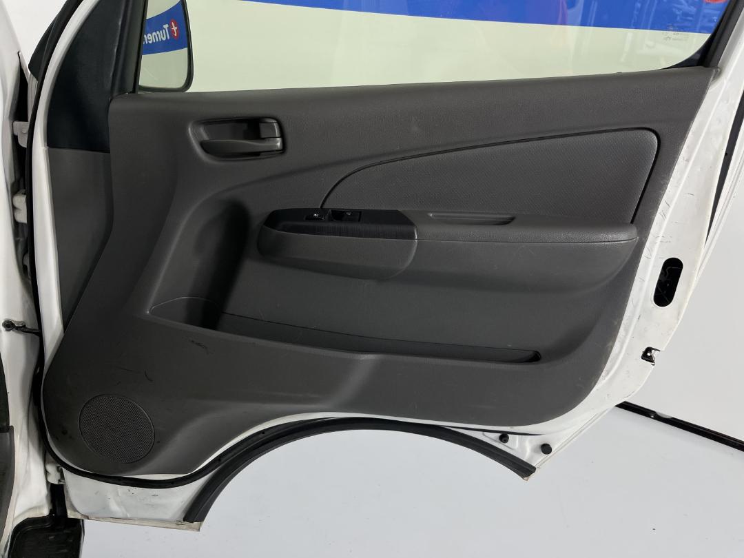 Photo '14' of Nissan NV350