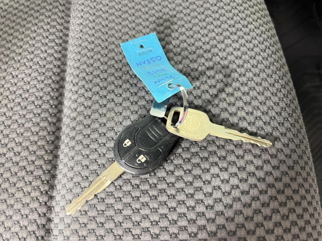 Photo '19' of Nissan NV350