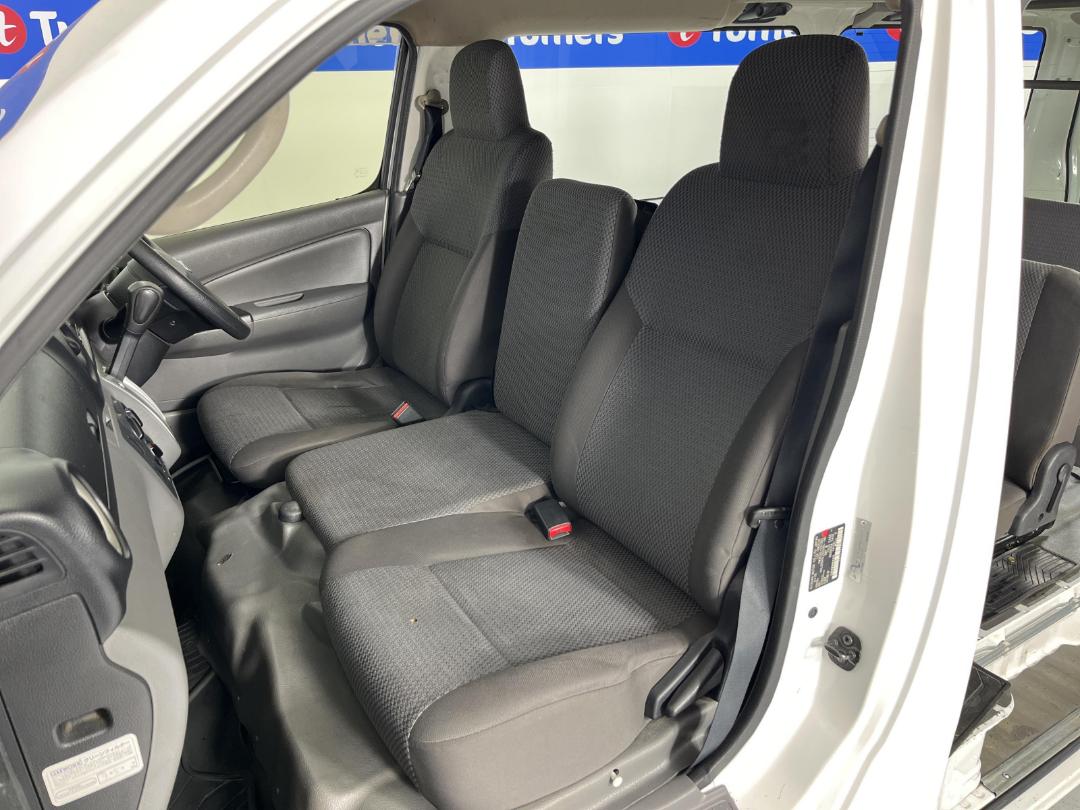 Photo '20' of Nissan NV350