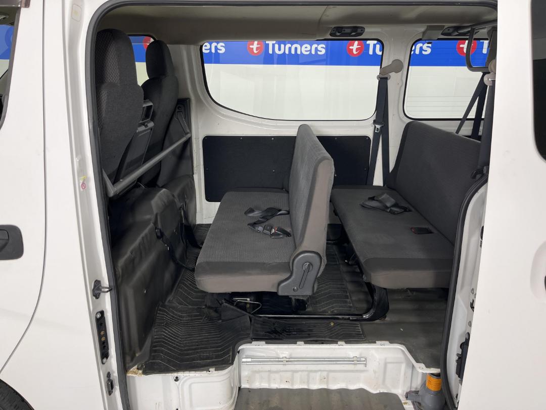 Photo '23' of Nissan NV350