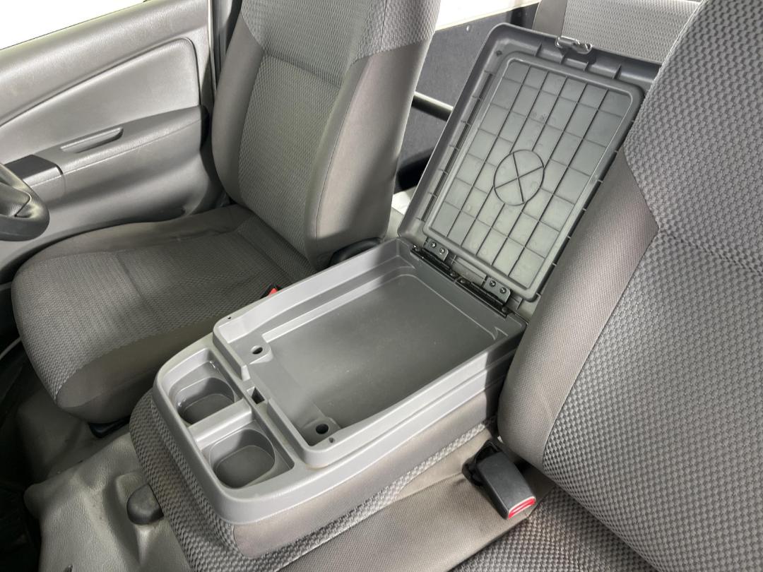 Photo '22' of Nissan NV350