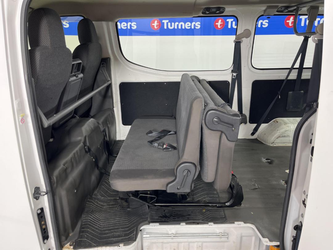 Photo '24' of Nissan NV350