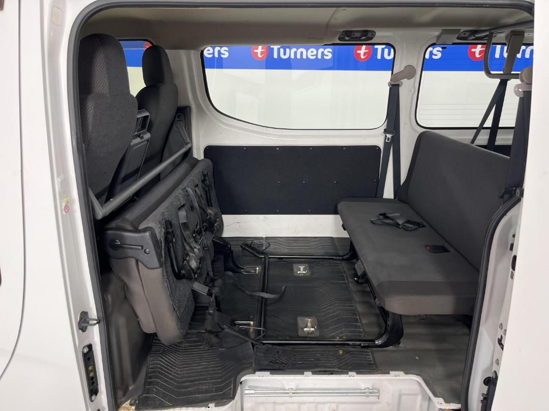 Photo '25' of Nissan NV350