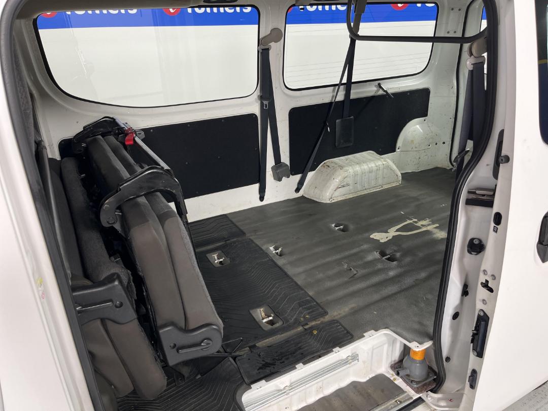 Photo '27' of Nissan NV350