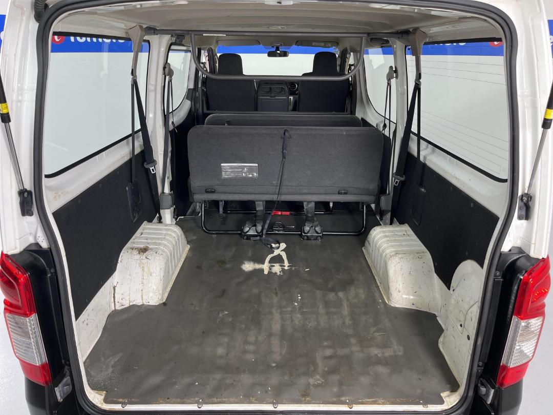 Photo '28' of Nissan NV350