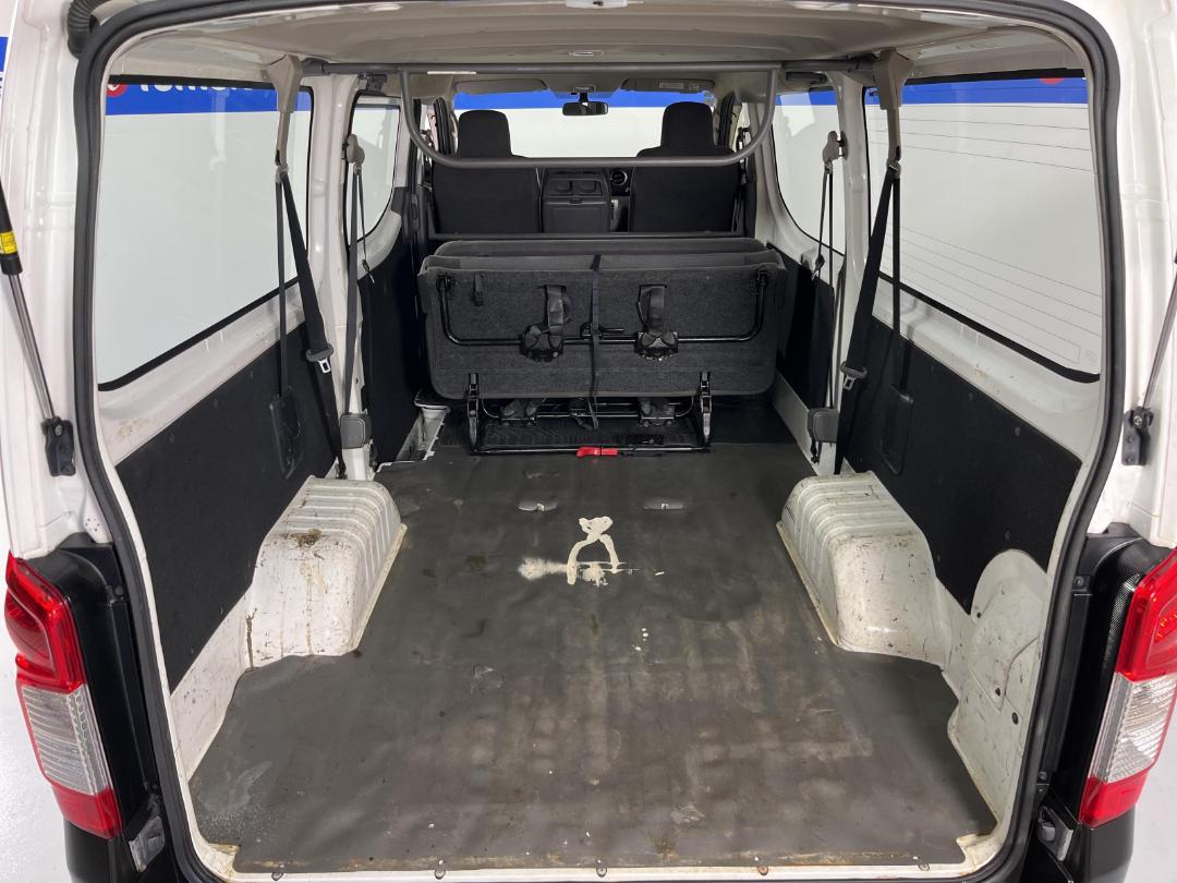 Photo '29' of Nissan NV350