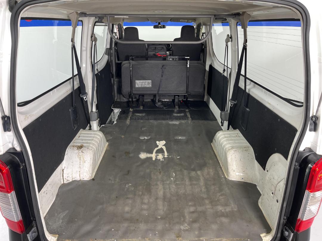 Photo '31' of Nissan NV350