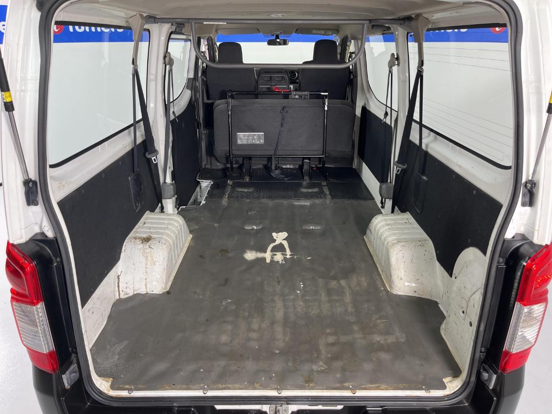 Photo '30' of Nissan NV350