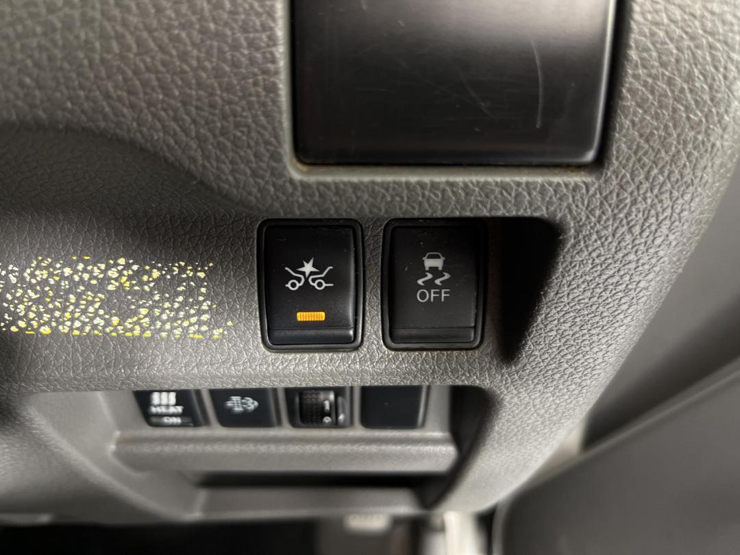 Photo '33' of Nissan NV350