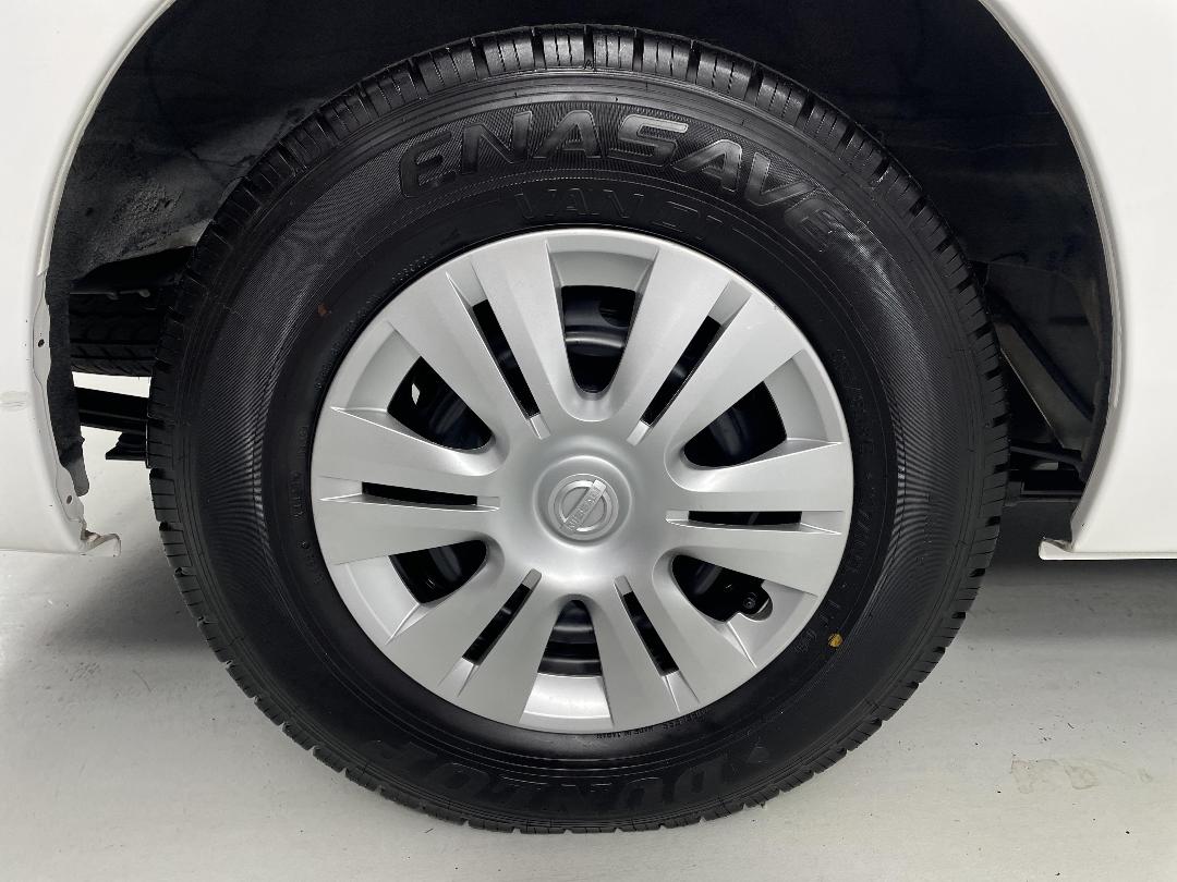 Photo '12' of Nissan NV350