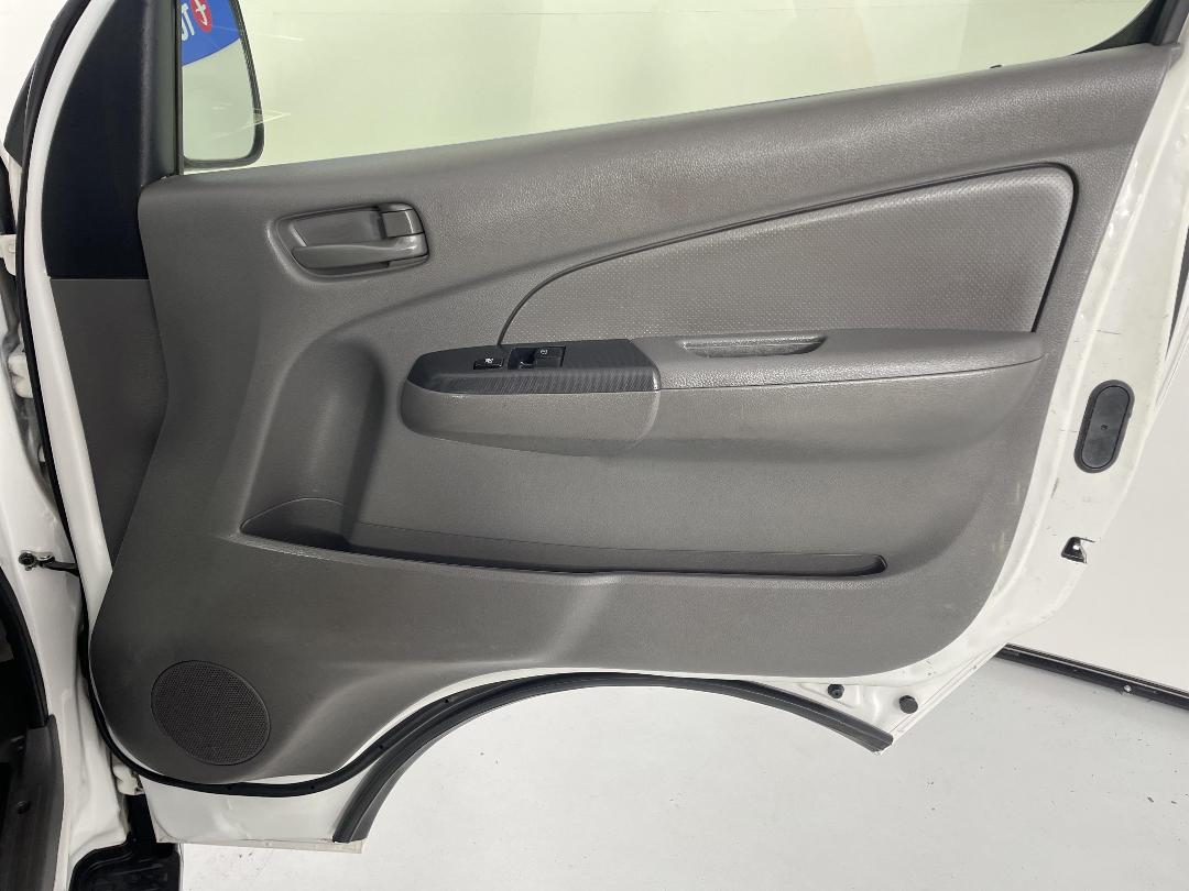 Photo '15' of Nissan NV350