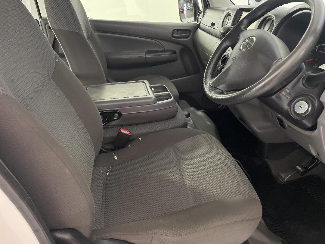 Photo '16' of Nissan NV350