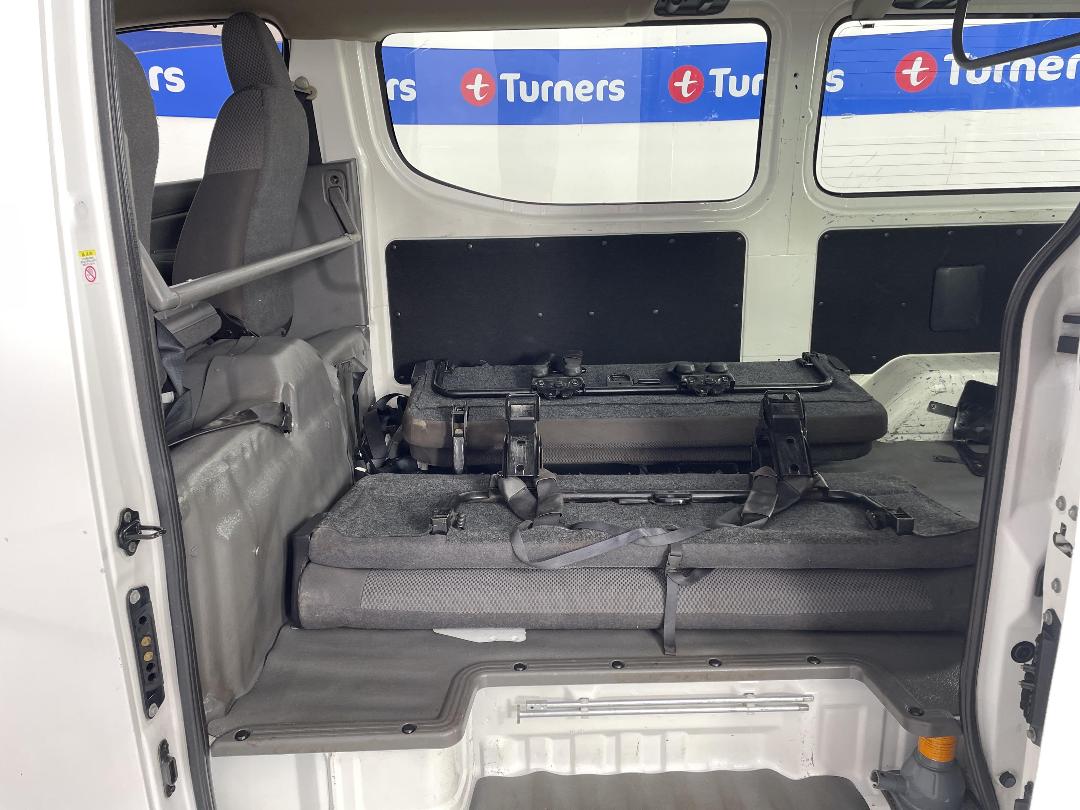 Photo '19' of Nissan NV350