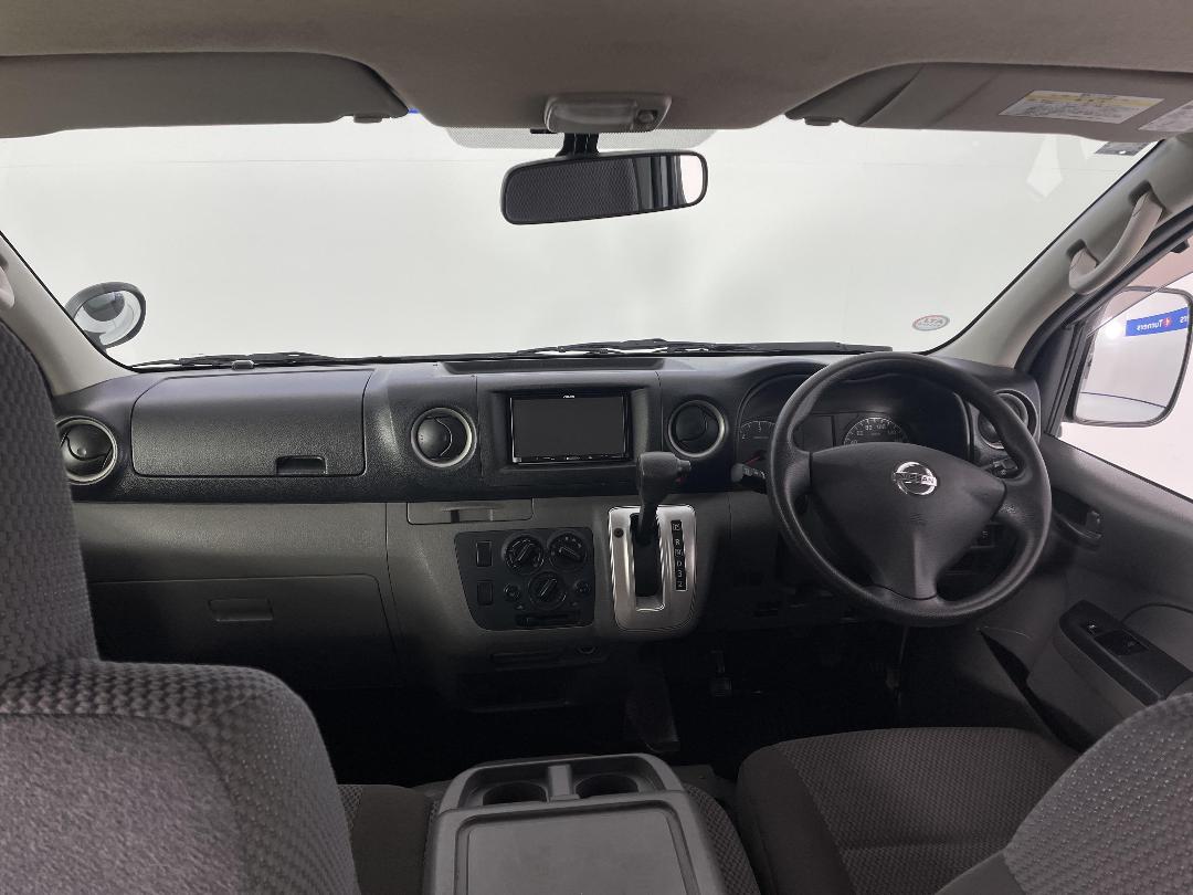 Photo '17' of Nissan NV350